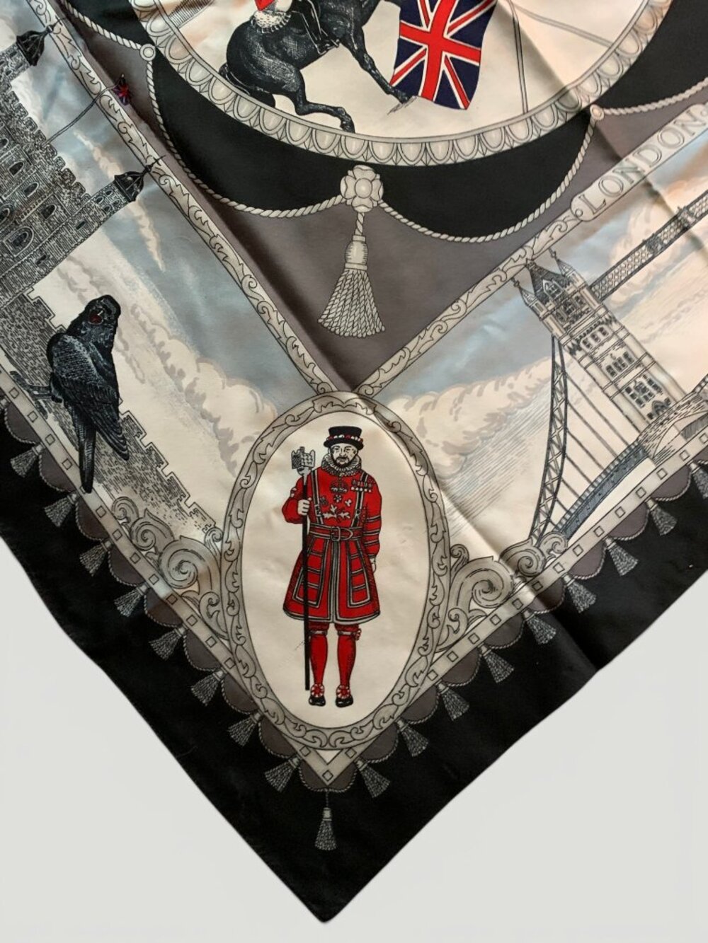 London silk scarf - Picture 4 of 5